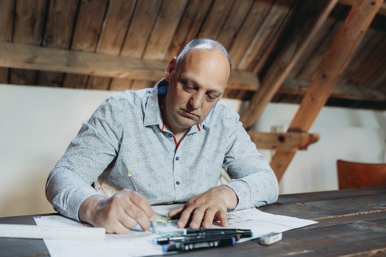 De informatie vanuit de inventarisatie, opmeting en wensenlijst wordt vertaald in een voorontwerp